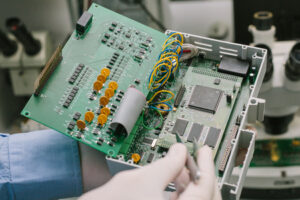 сборке корпусов плат